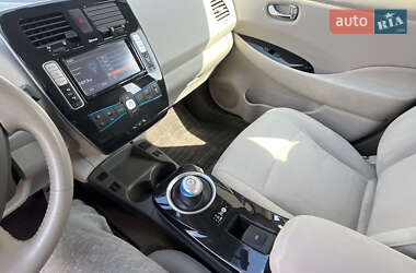 Хэтчбек Nissan Leaf 2012 в 