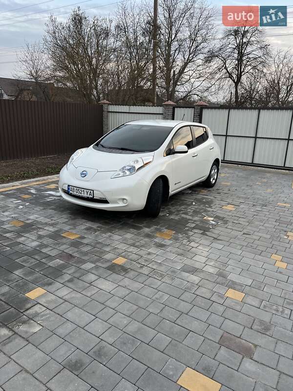 Хетчбек Nissan Leaf 2013 в Літині