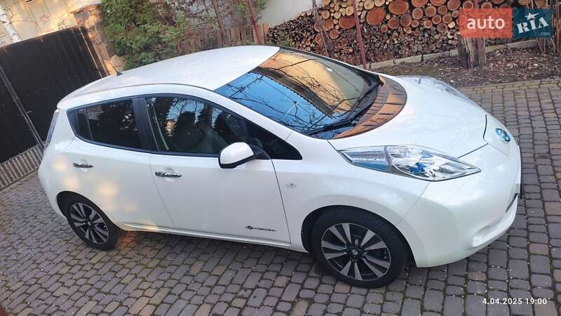Хэтчбек Nissan Leaf 2016 в Ивано-Франковске
