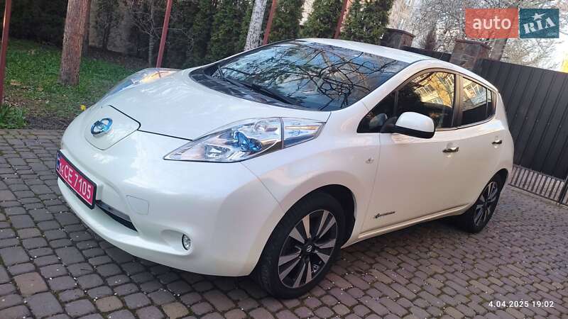 Хэтчбек Nissan Leaf 2016 в Ивано-Франковске