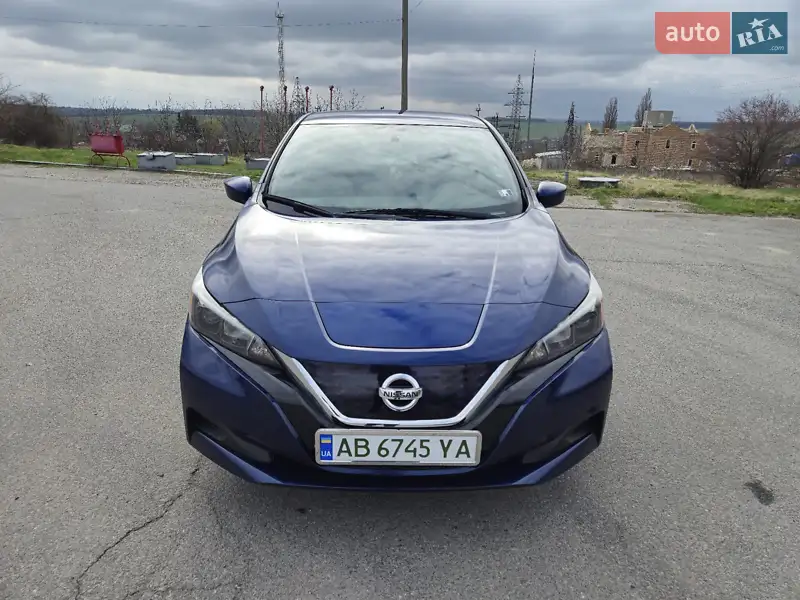 Хэтчбек Nissan Leaf 2019 в 