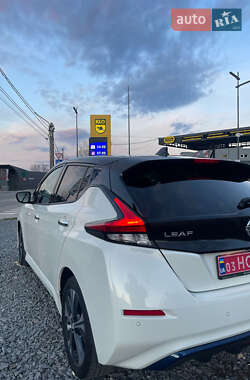 Хэтчбек Nissan Leaf 2021 в 