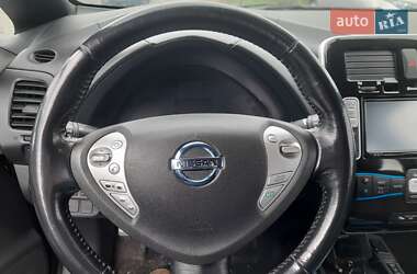Хэтчбек Nissan Leaf 2013 в 