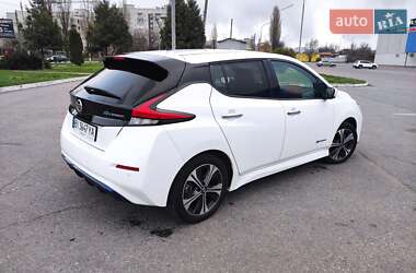 Хэтчбек Nissan Leaf 2019 в 
