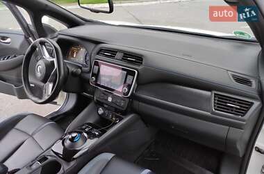 Хэтчбек Nissan Leaf 2019 в 