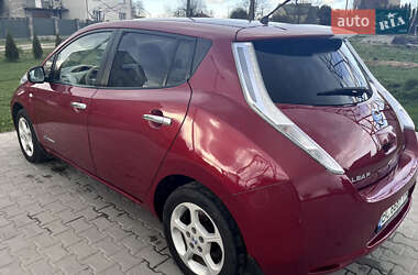Хэтчбек Nissan Leaf 2012 в 