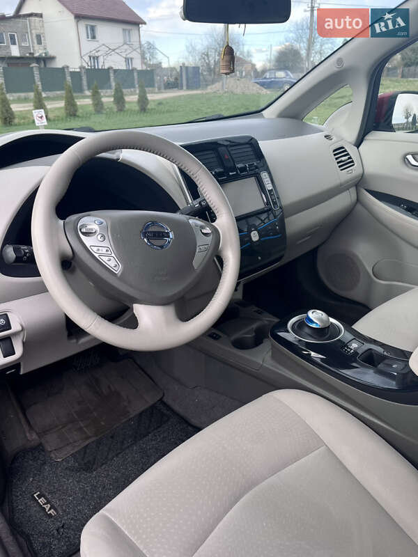 Хэтчбек Nissan Leaf 2012 в Львове