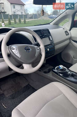 Хэтчбек Nissan Leaf 2012 в 