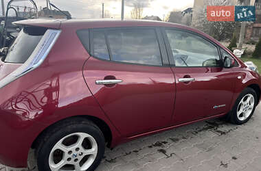 Хэтчбек Nissan Leaf 2012 в 