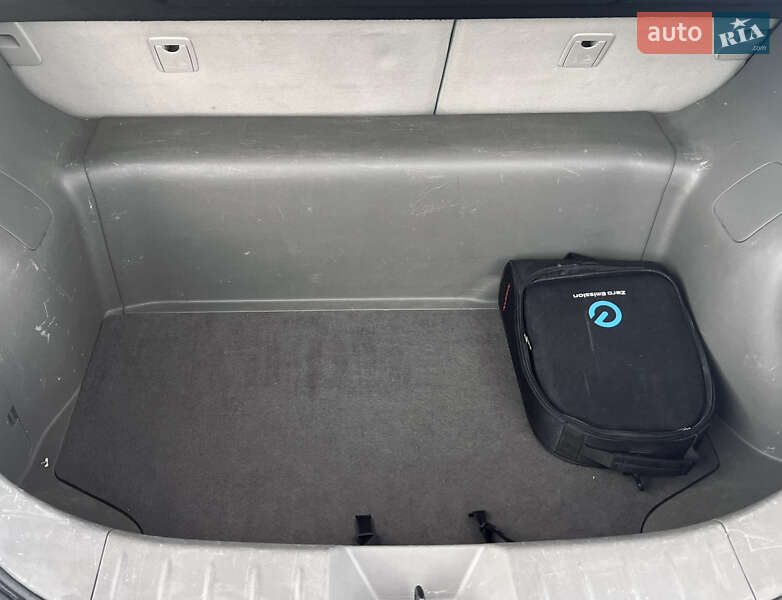 Хэтчбек Nissan Leaf 2012 в Львове