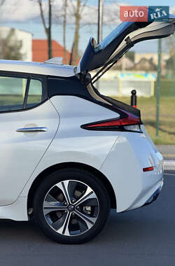 Хэтчбек Nissan Leaf 2020 в 