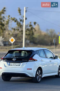 Хэтчбек Nissan Leaf 2020 в 