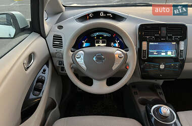 Хетчбек Nissan Leaf 2011 в 