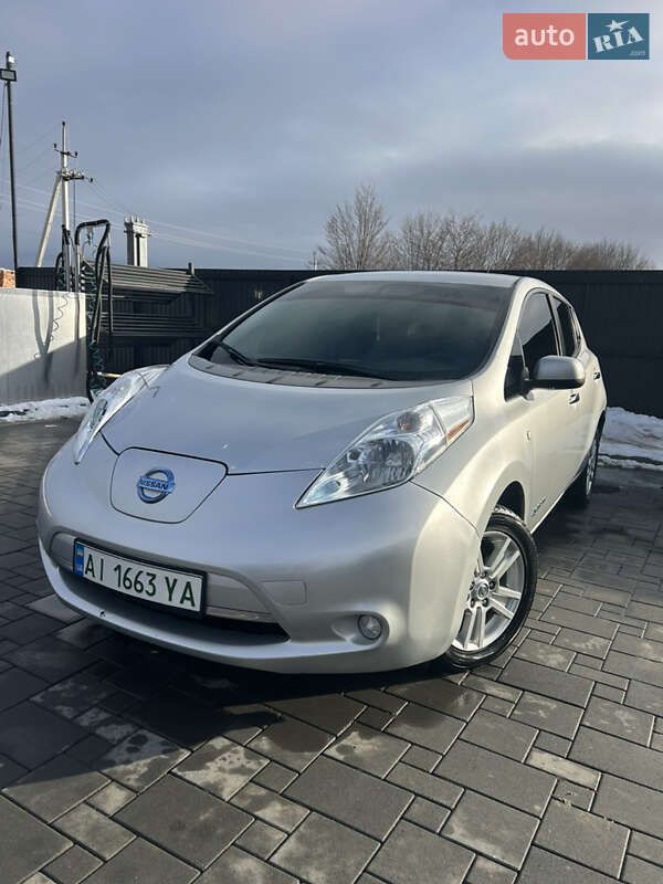 Хэтчбек Nissan Leaf 2017 в 