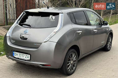 Хэтчбек Nissan Leaf 2012 в 