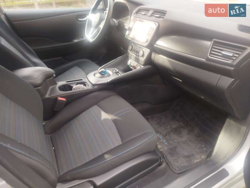 Хэтчбек Nissan Leaf 2023 в Калуше