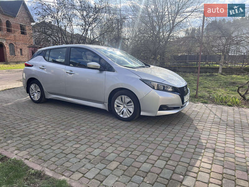 Хэтчбек Nissan Leaf 2023 в Калуше