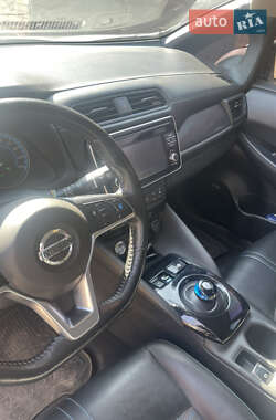 Хэтчбек Nissan Leaf 2018 в 