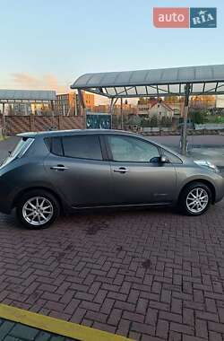 Хэтчбек Nissan Leaf 2015 в 