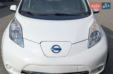 Хетчбек Nissan Leaf 2014 в 
