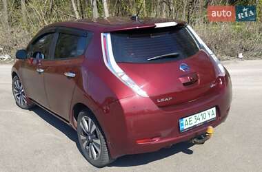 Хэтчбек Nissan Leaf 2017 в 