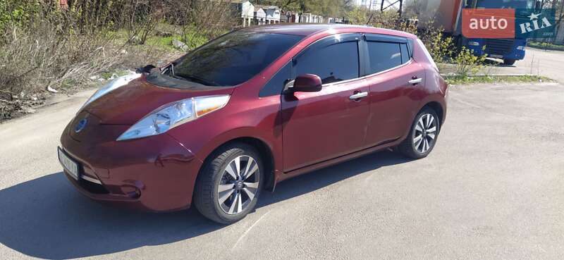 Хэтчбек Nissan Leaf 2017 в Днепре