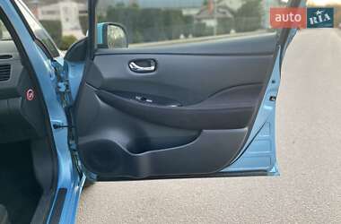 Хэтчбек Nissan Leaf 2014 в 