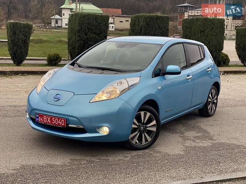 Хэтчбек Nissan Leaf 2014 в 