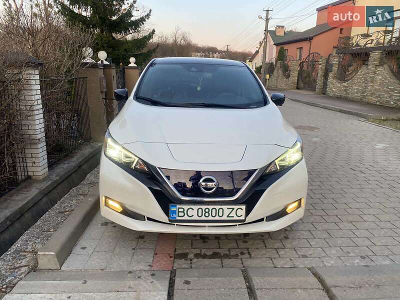 Хэтчбек Nissan Leaf 2018 в 
