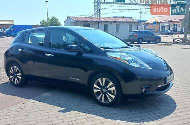 Хэтчбек Nissan Leaf 2014 в 