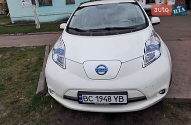 Хэтчбек Nissan Leaf 2012 в 