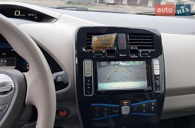 Хэтчбек Nissan Leaf 2012 в 
