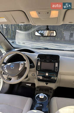 Хэтчбек Nissan Leaf 2012 в 
