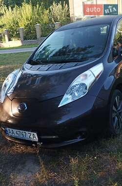 Хэтчбек Nissan Leaf 2015 в 