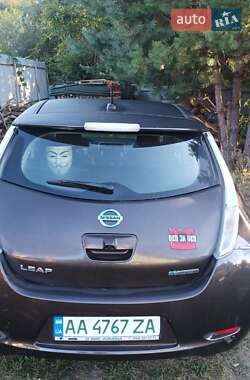 Хэтчбек Nissan Leaf 2015 в 