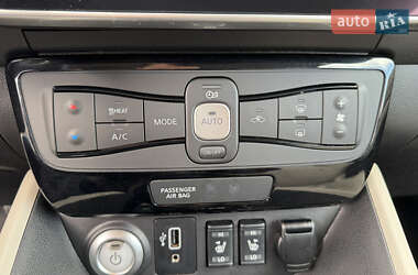 Хетчбек Nissan Leaf 2019 в 