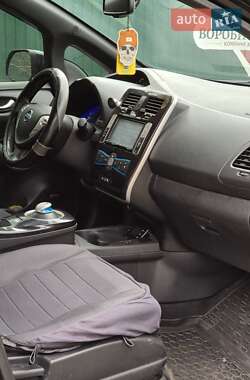 Хэтчбек Nissan Leaf 2013 в 