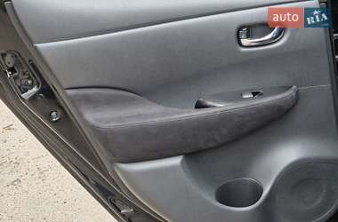 Хэтчбек Nissan Leaf 2013 в 