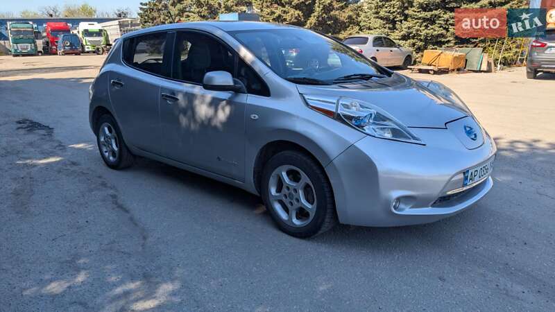 Хэтчбек Nissan Leaf 2011 в Запорожье