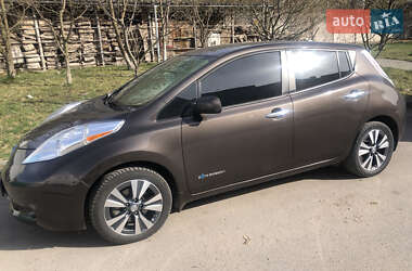 Хэтчбек Nissan Leaf 2015 в 