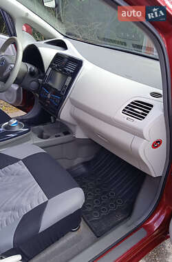 Хетчбек Nissan Leaf 2011 в 