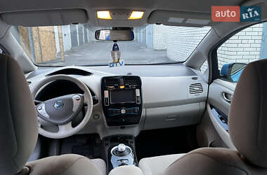 Хэтчбек Nissan Leaf 2012 в 