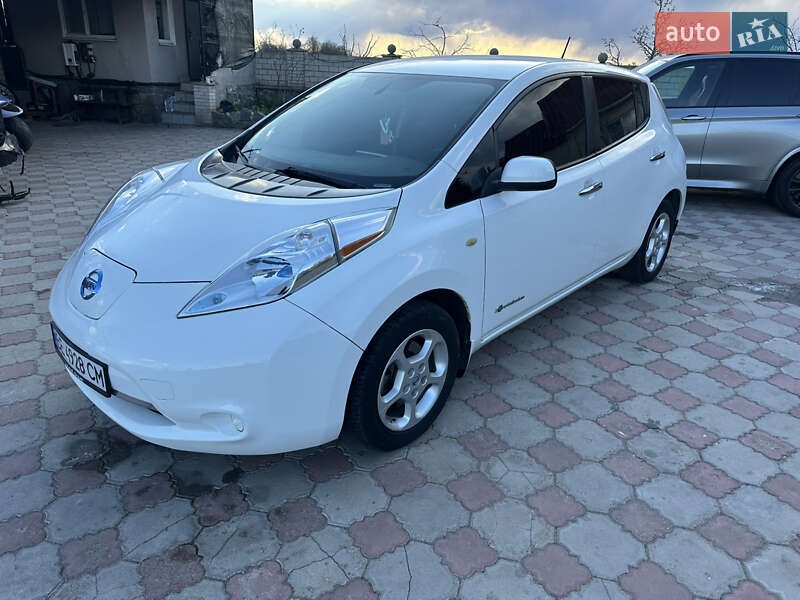 Хетчбек Nissan Leaf 2016 в 