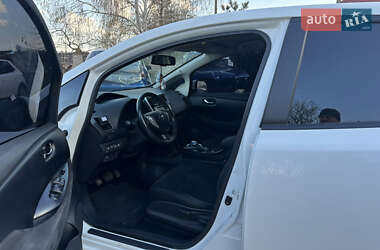 Хетчбек Nissan Leaf 2016 в 