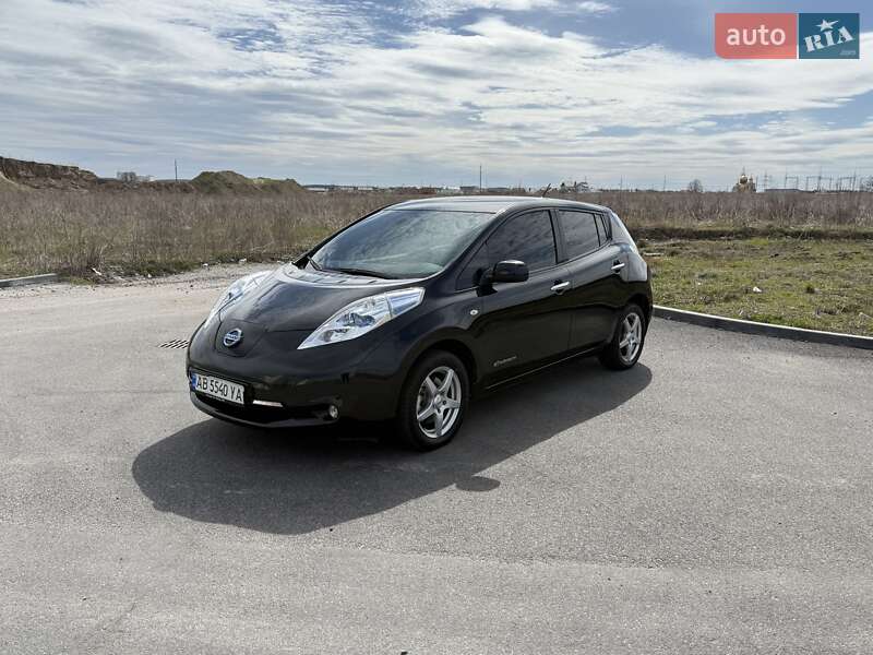 Хэтчбек Nissan Leaf 2014 в 