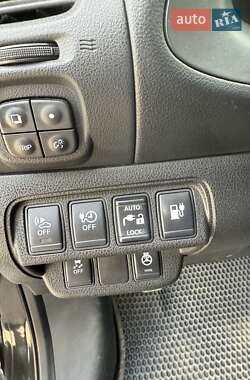 Хэтчбек Nissan Leaf 2014 в 