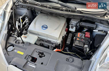 Хэтчбек Nissan Leaf 2014 в 