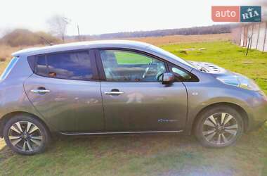 Хэтчбек Nissan Leaf 2014 в 