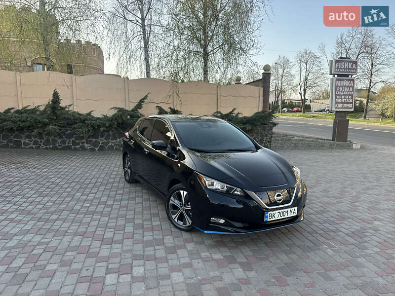 Хэтчбек Nissan Leaf 2021 в 
