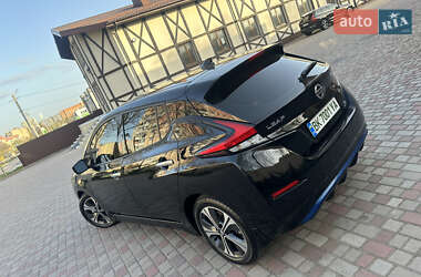 Хэтчбек Nissan Leaf 2021 в 